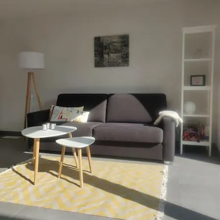 아파트 Ruhige 2-zimmer In Zentraler Taunus Lage *