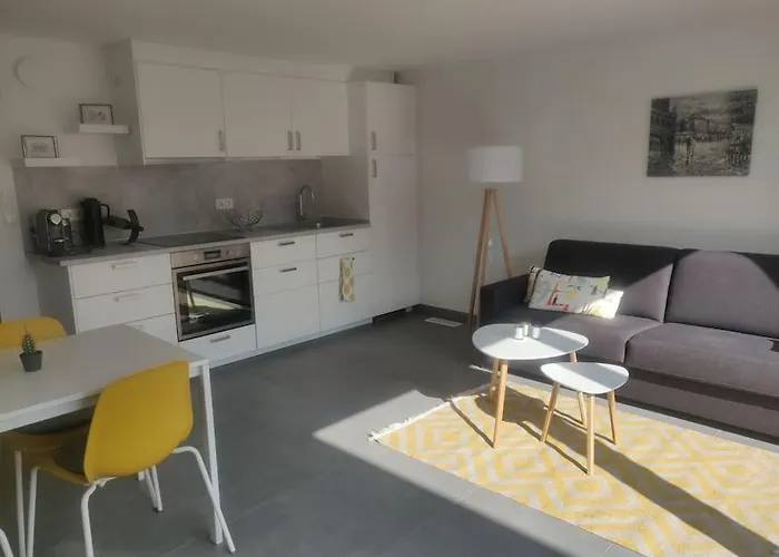 Ruhige 2-zimmer In Zentraler Taunus Lage Apartman *